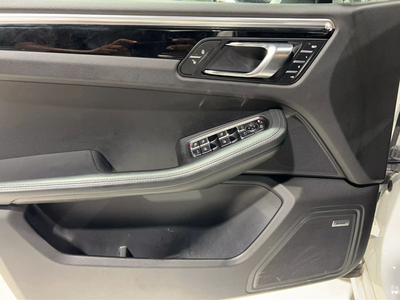 2015 PORSCHE MACAN SUV V6, TWIN TURBO, 3.6 LITER TURBO SPORT UTILITY 4D
