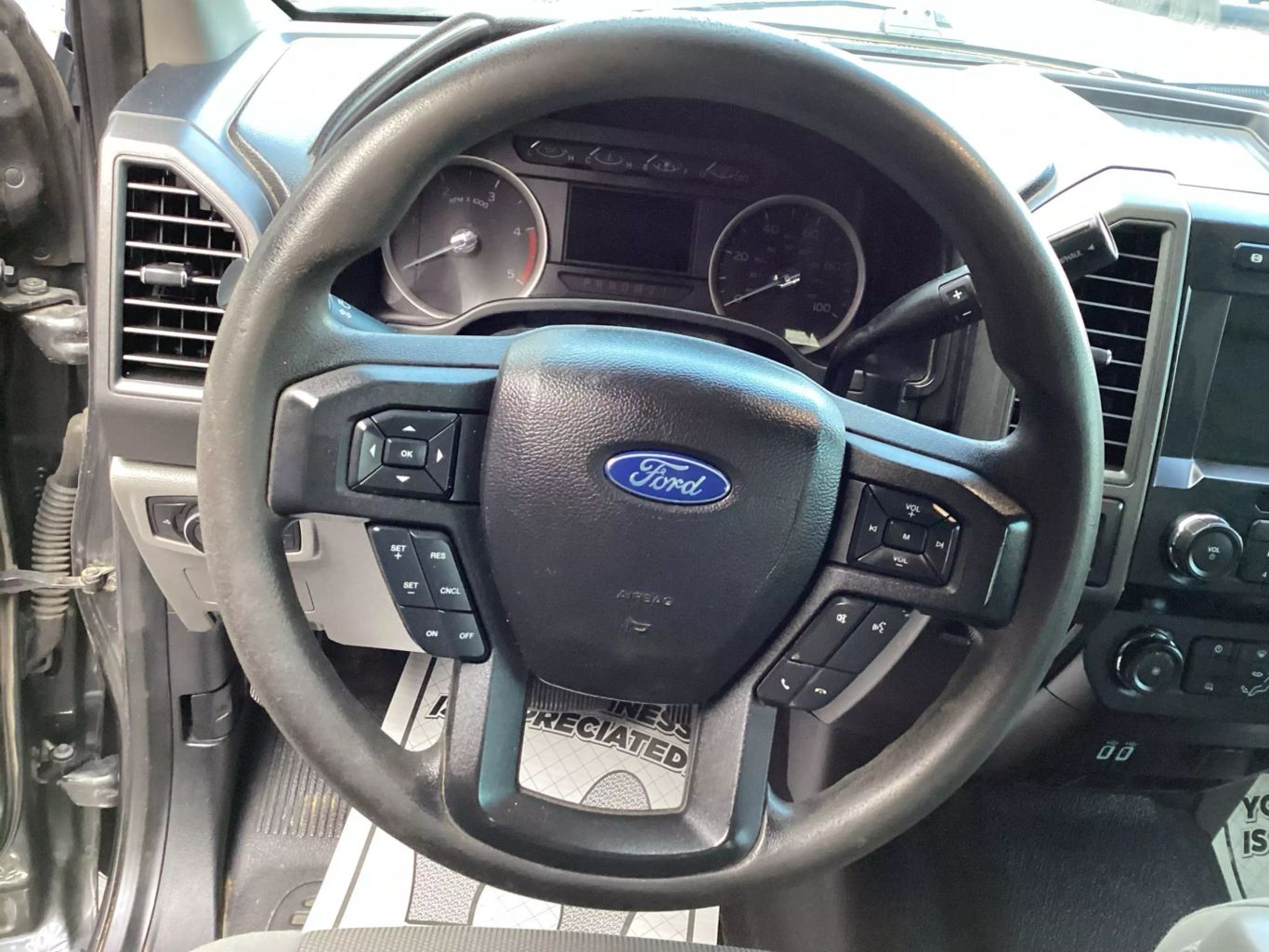 2019 Ford F350 Super Duty Crew Cab - Image 15
