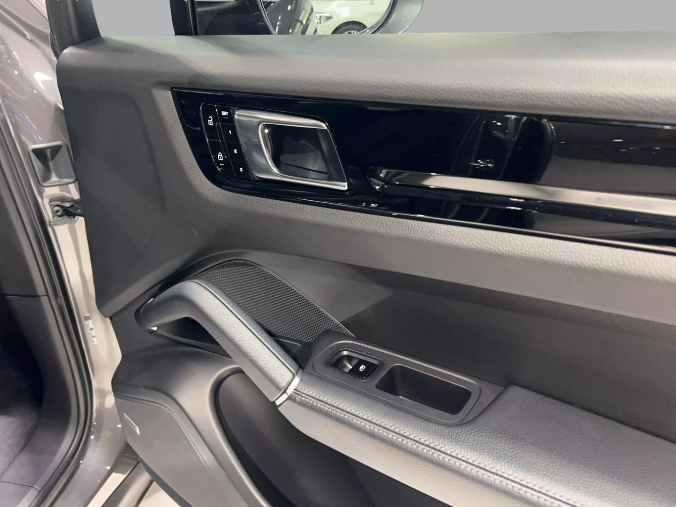 2021 PORSCHE CAYENNE SUV V6, TURBO, 3.0 LITER SPORT UTILITY 4D