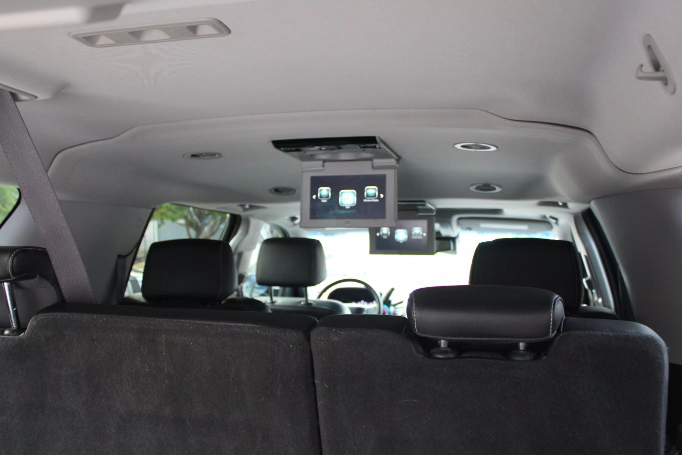 2017 Chevrolet Suburban Premier Sport Utility 4d - Image 21