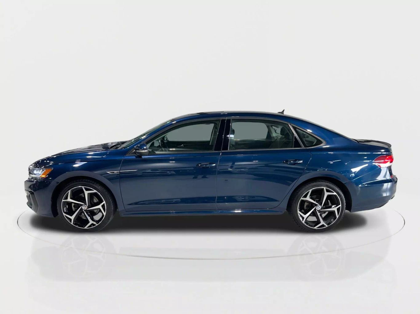 2020 VOLKSWAGEN PASSAT SEDAN 4-CYL, TURBO, 2.0 LITER R-LINE SEDAN 4D