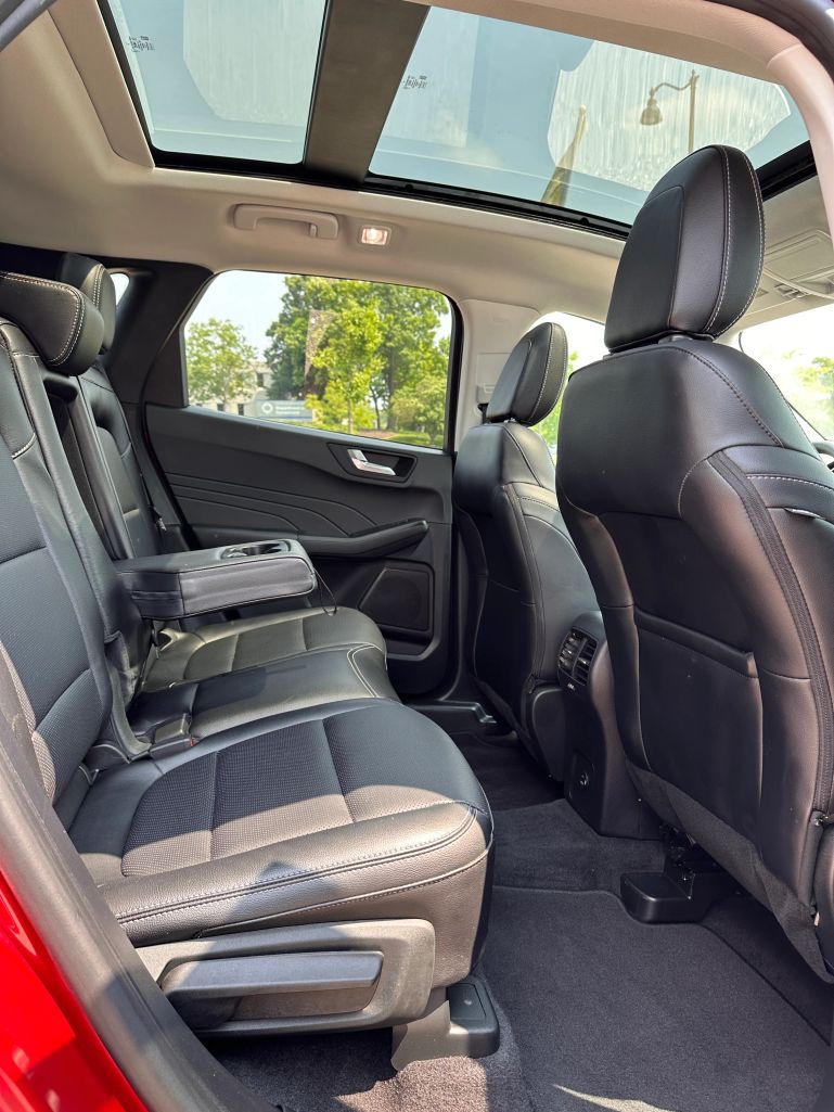 2022 FORD ESCAPE SUV 4-CYL, HYBRID, 2.5 LITER TITANIUM HYBRID SPORT UTILITY 4D
