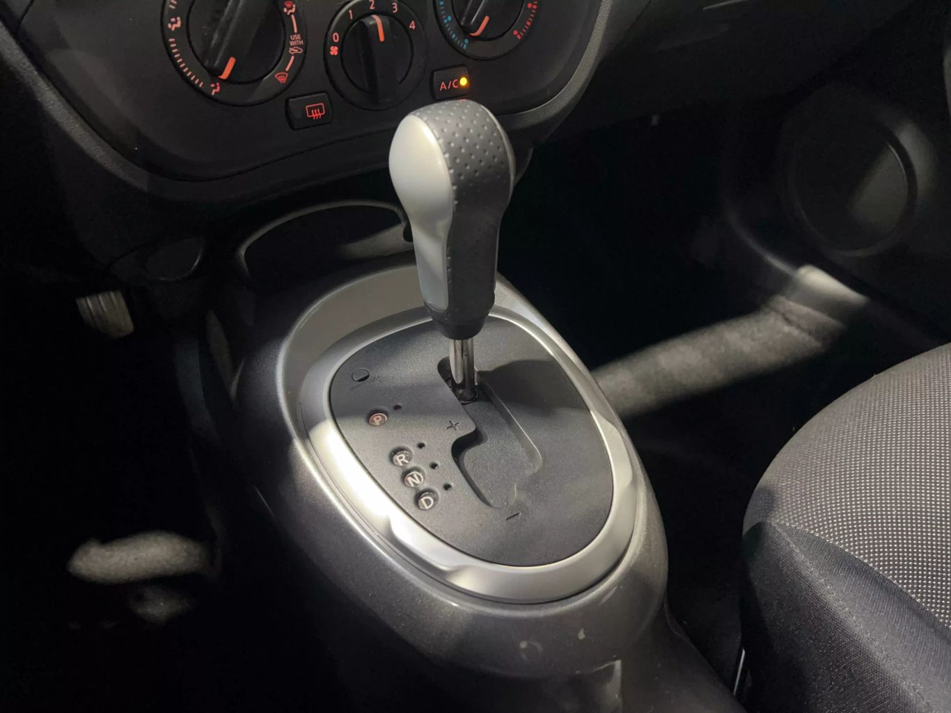 2013 NISSAN JUKE SUV 4-CYL, TURBO, 1.6 LITER S SPORT UTILITY 4D