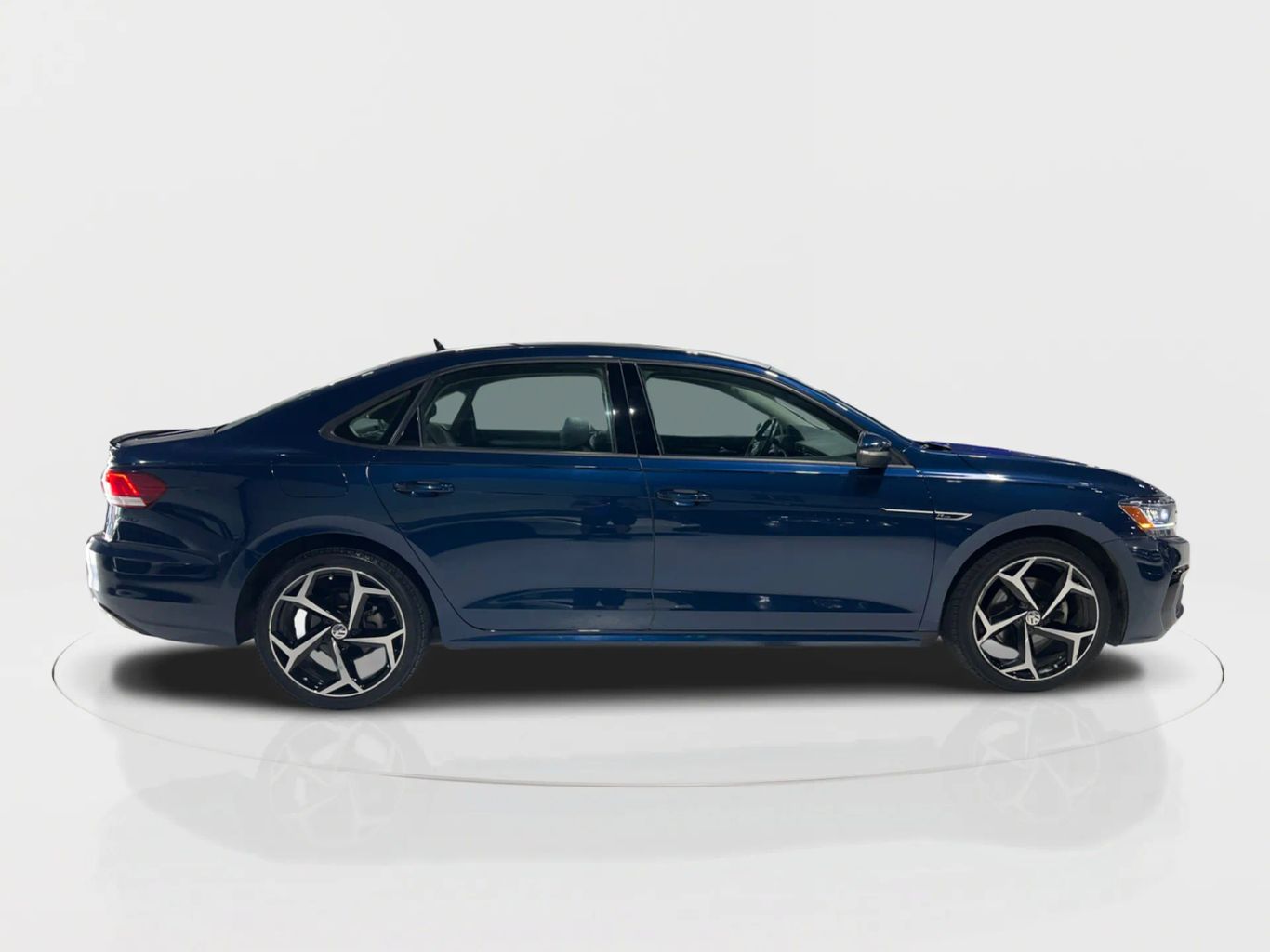 2020 VOLKSWAGEN PASSAT SEDAN 4-CYL, TURBO, 2.0 LITER R-LINE SEDAN 4D