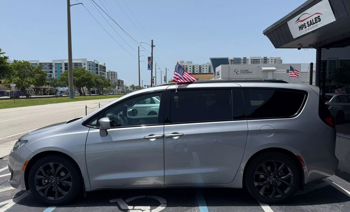 2019 CHRYSLER PACIFICA VAN V6, 3.6 LITER TOURING L PLUS MINIVAN 4D