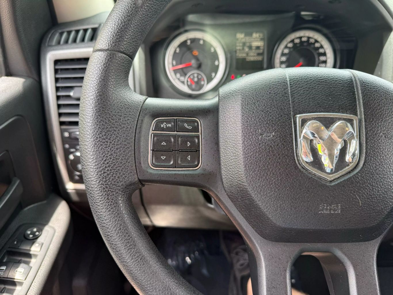 2014 RAM RAM 1500 PICKUP V8 5.7L GASOLINE QUAD CAB EXPRESS 5.7L V8