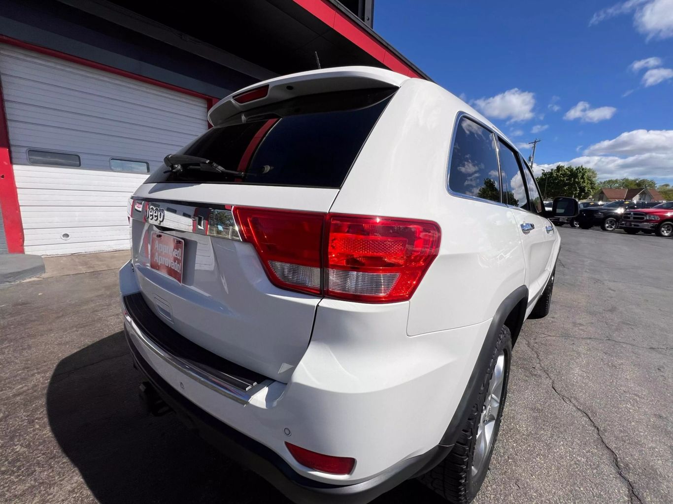 2011 Jeep Grand Cherokee - Image 10