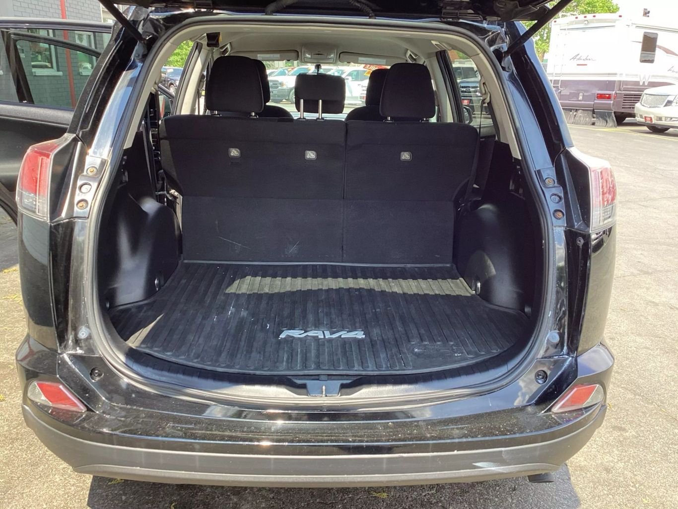 2016 Toyota Rav4 - Image 13
