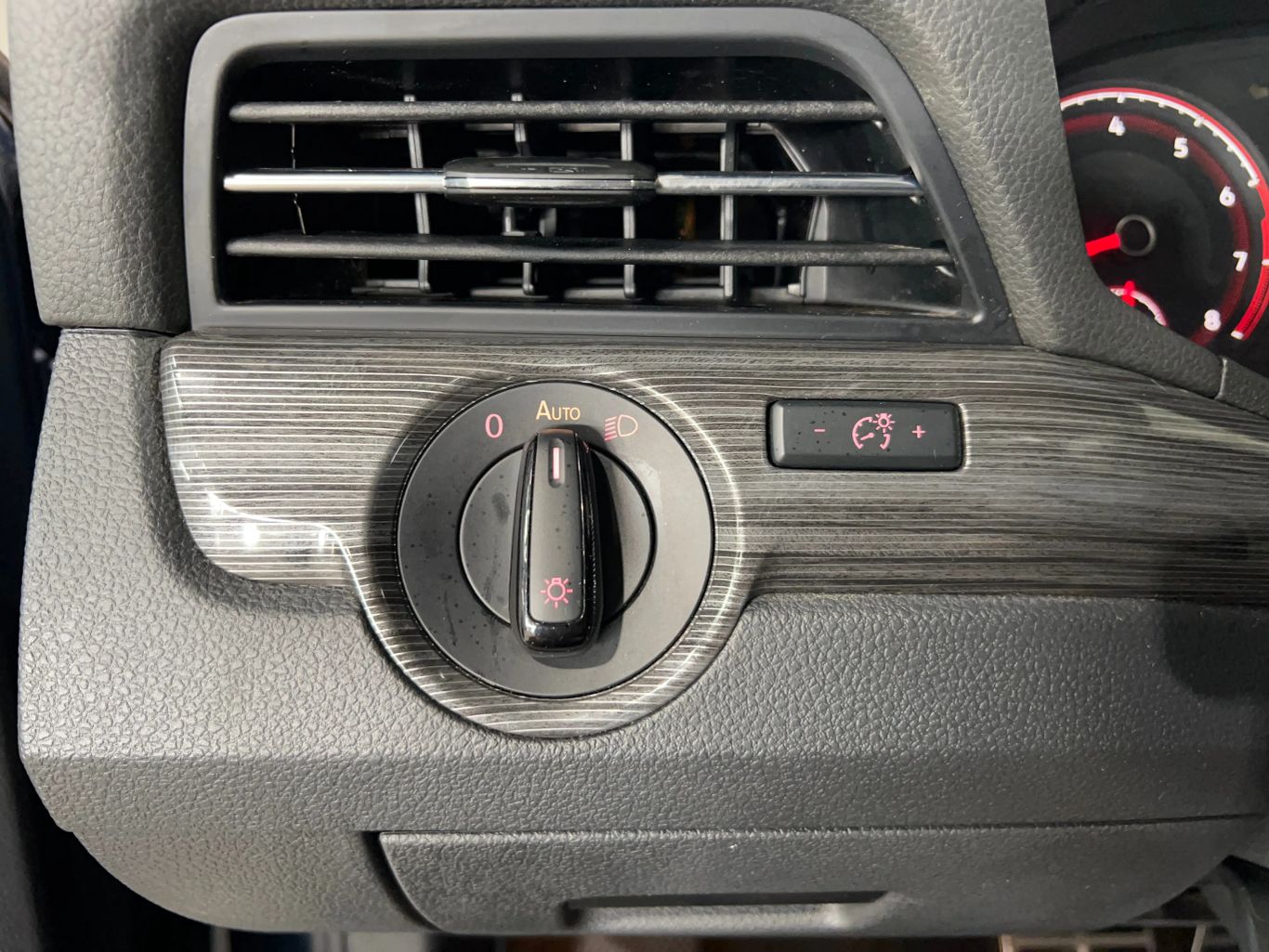 2020 VOLKSWAGEN PASSAT SEDAN 4-CYL, TURBO, 2.0 LITER R-LINE SEDAN 4D