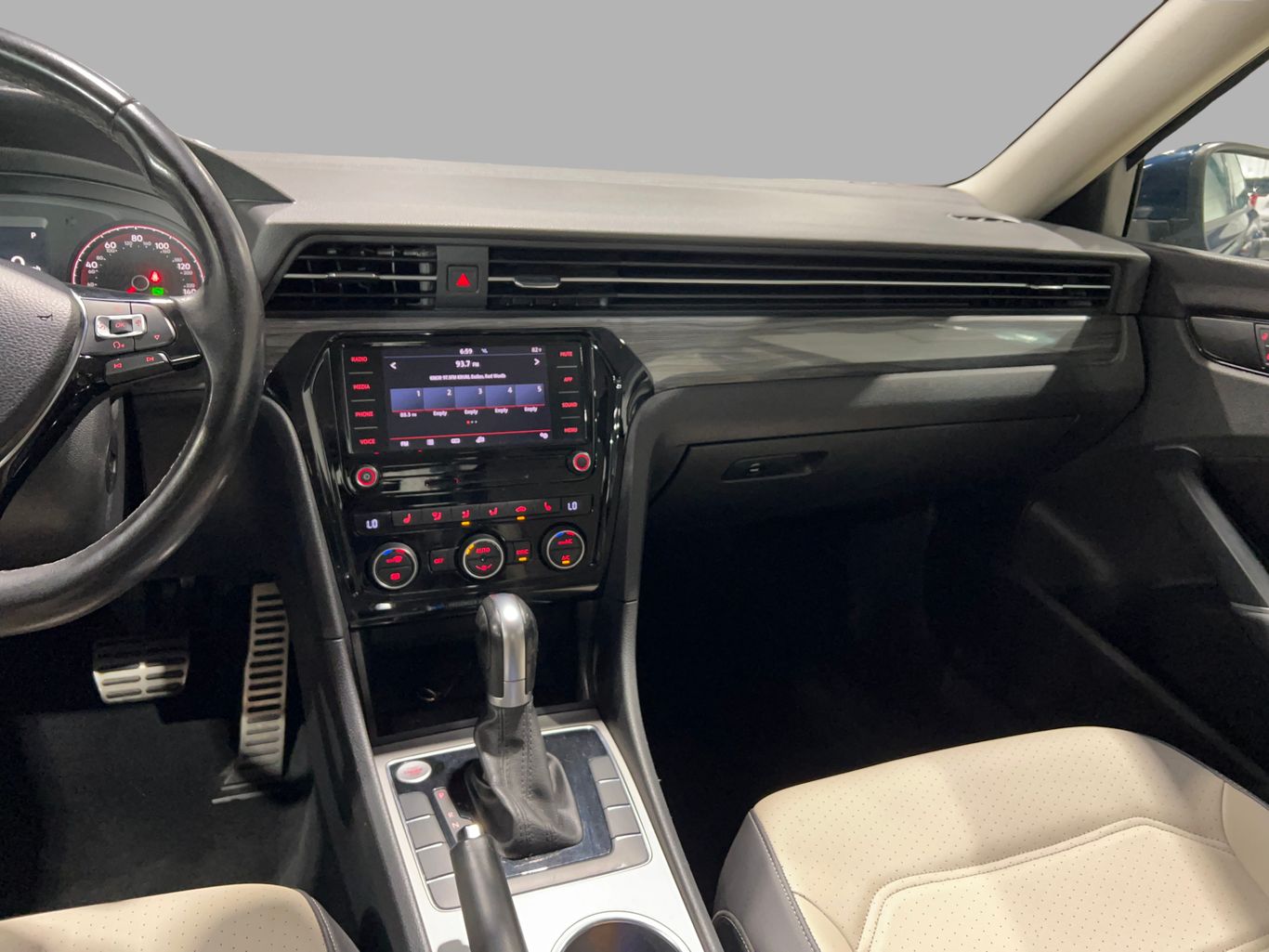 2020 VOLKSWAGEN PASSAT SEDAN 4-CYL, TURBO, 2.0 LITER R-LINE SEDAN 4D