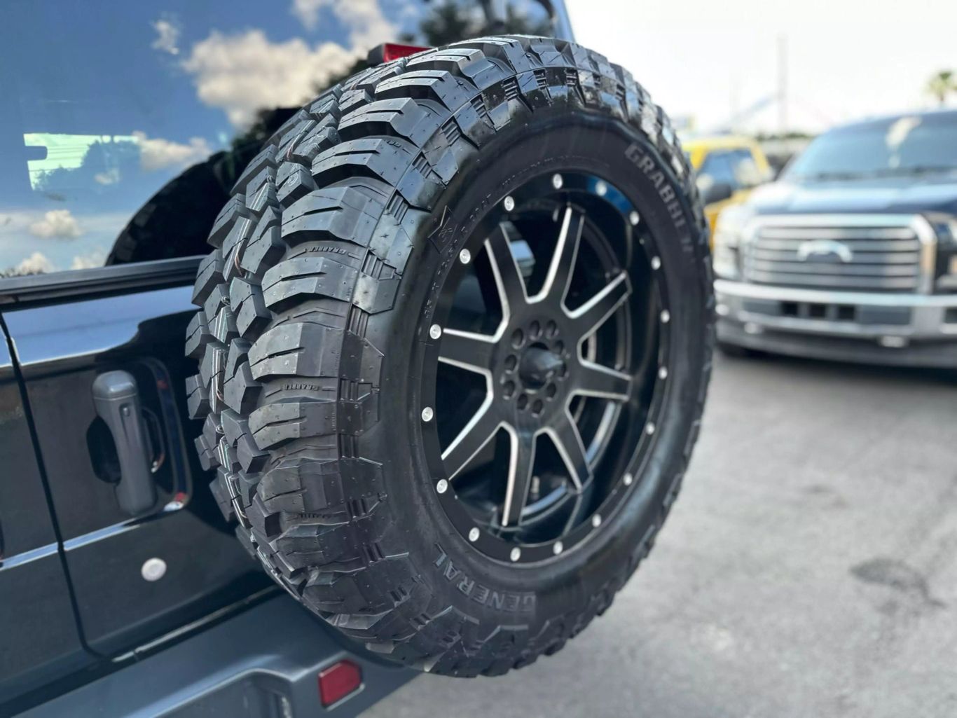 2018 JEEP WRANGLER UNLIMITED SUV 4-CYL, TURBO, 2.0 LITER ALL NEW SAHARA SPORT UTILITY 4D - Tampa Motor Cars
