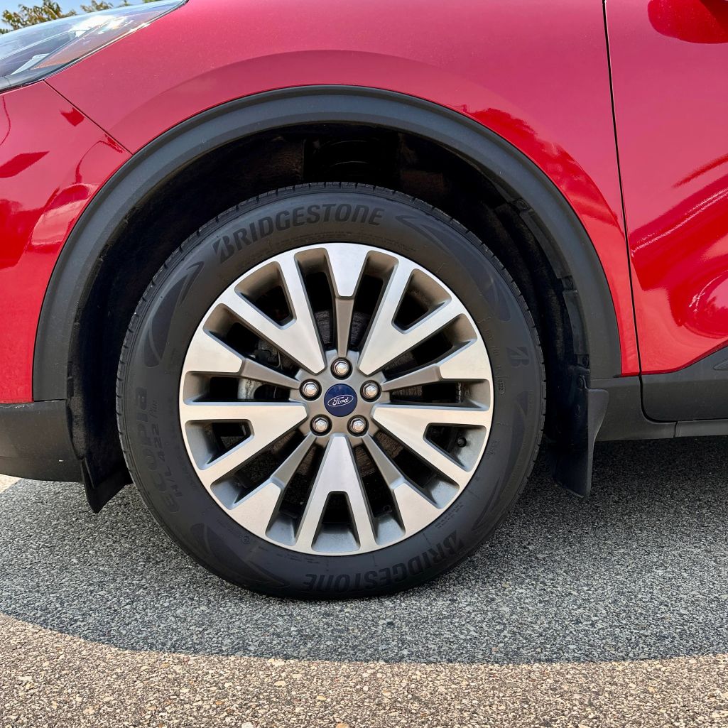 2022 FORD ESCAPE SUV 4-CYL, HYBRID, 2.5 LITER TITANIUM HYBRID SPORT UTILITY 4D