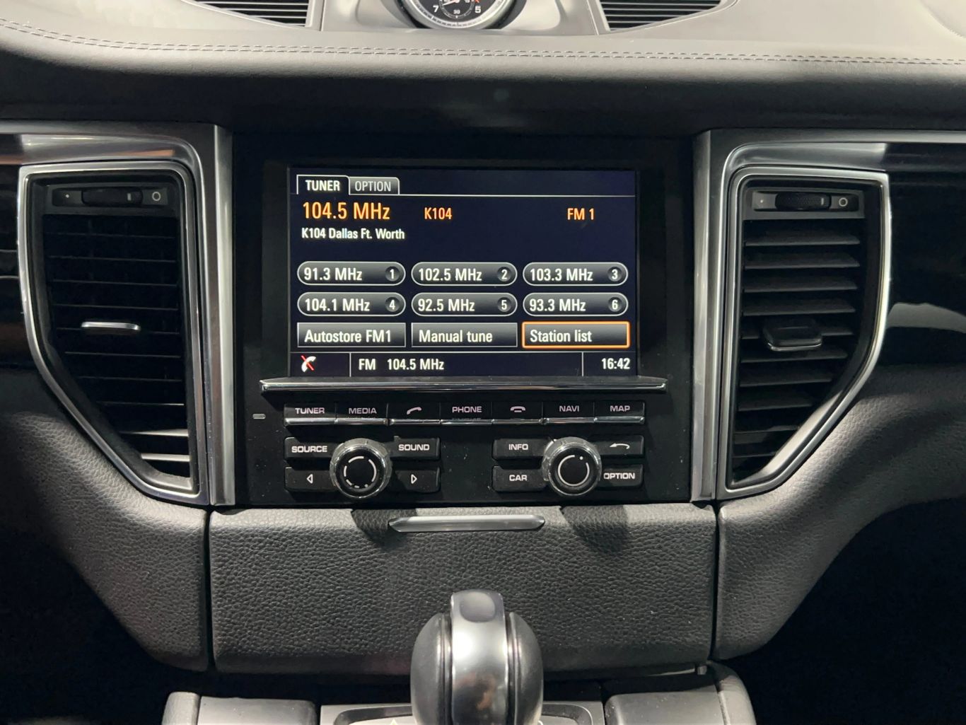 2015 PORSCHE MACAN SUV V6, TWIN TURBO, 3.6 LITER TURBO SPORT UTILITY 4D