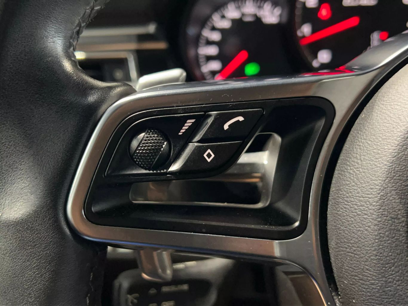 2015 PORSCHE MACAN SUV V6, TWIN TURBO, 3.6 LITER TURBO SPORT UTILITY 4D