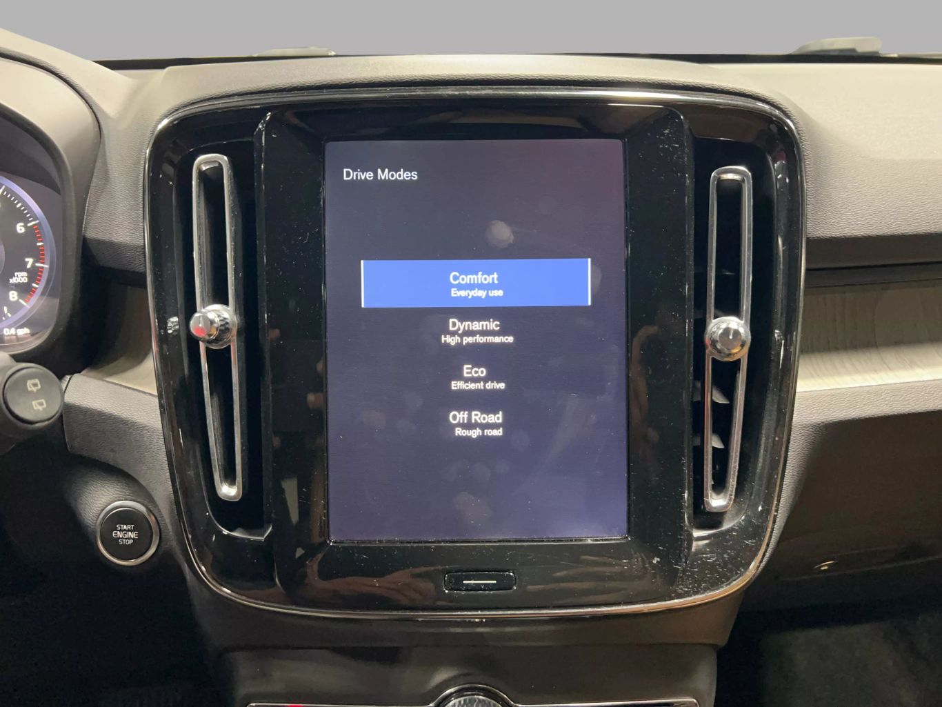 2019 VOLVO XC40 SUV 4-CYL, DRIVE-E, TURBO, 2.0 LITER T5 INSCRIPTION SPORT UTILITY 4D