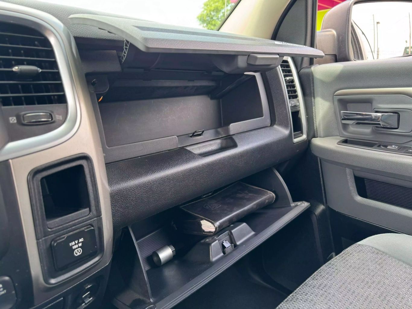 2016 RAM 1500 CREW CAB PICKUP V8, HEMI, 5.7 LITER SLT PICKUP 4D 5 1/2 FT