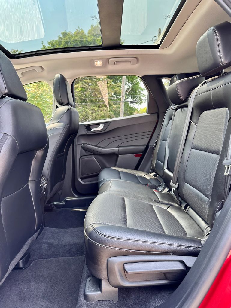 2022 FORD ESCAPE SUV 4-CYL, HYBRID, 2.5 LITER TITANIUM HYBRID SPORT UTILITY 4D