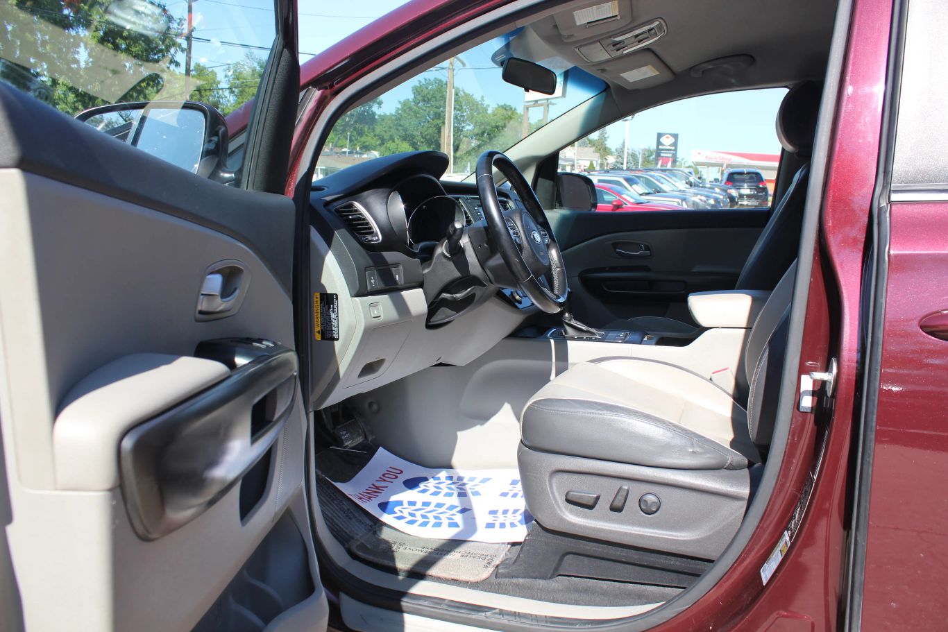 2016 Kia Sedona Lx Minivan 4d - Image 9