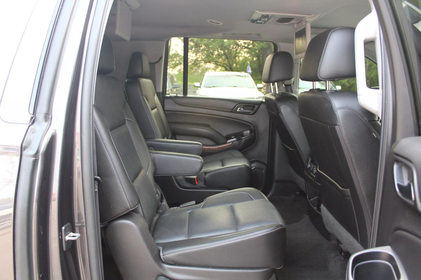 2017 Chevrolet Suburban Premier Sport Utility 4d - Image 16