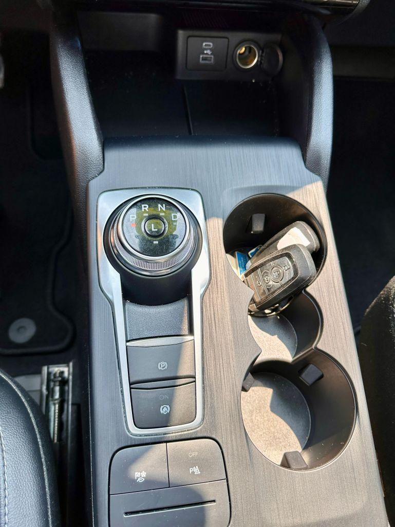 2022 FORD ESCAPE SUV 4-CYL, HYBRID, 2.5 LITER TITANIUM HYBRID SPORT UTILITY 4D