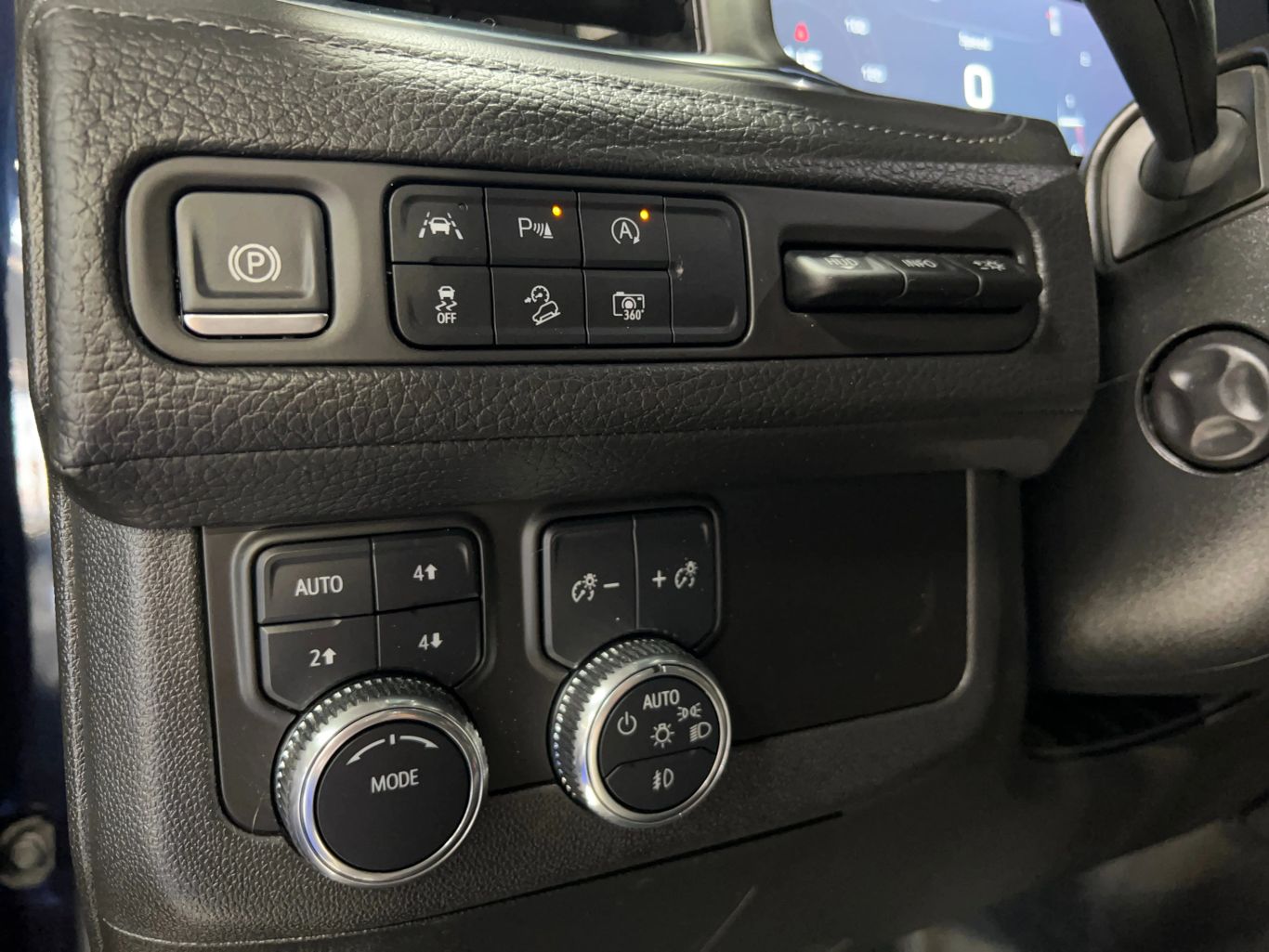 2024 GMC YUKON SUV V8, ECOTEC3, 6.2 LITER DENALI SPORT UTILITY 4D