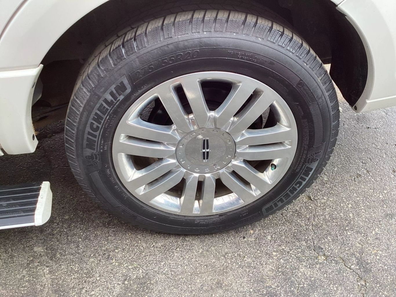 2011 Lincoln Navigator - Image 20