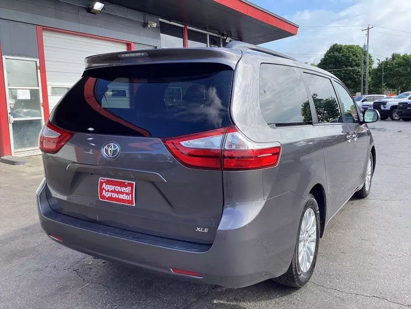 2015 Toyota Sienna - Image 10
