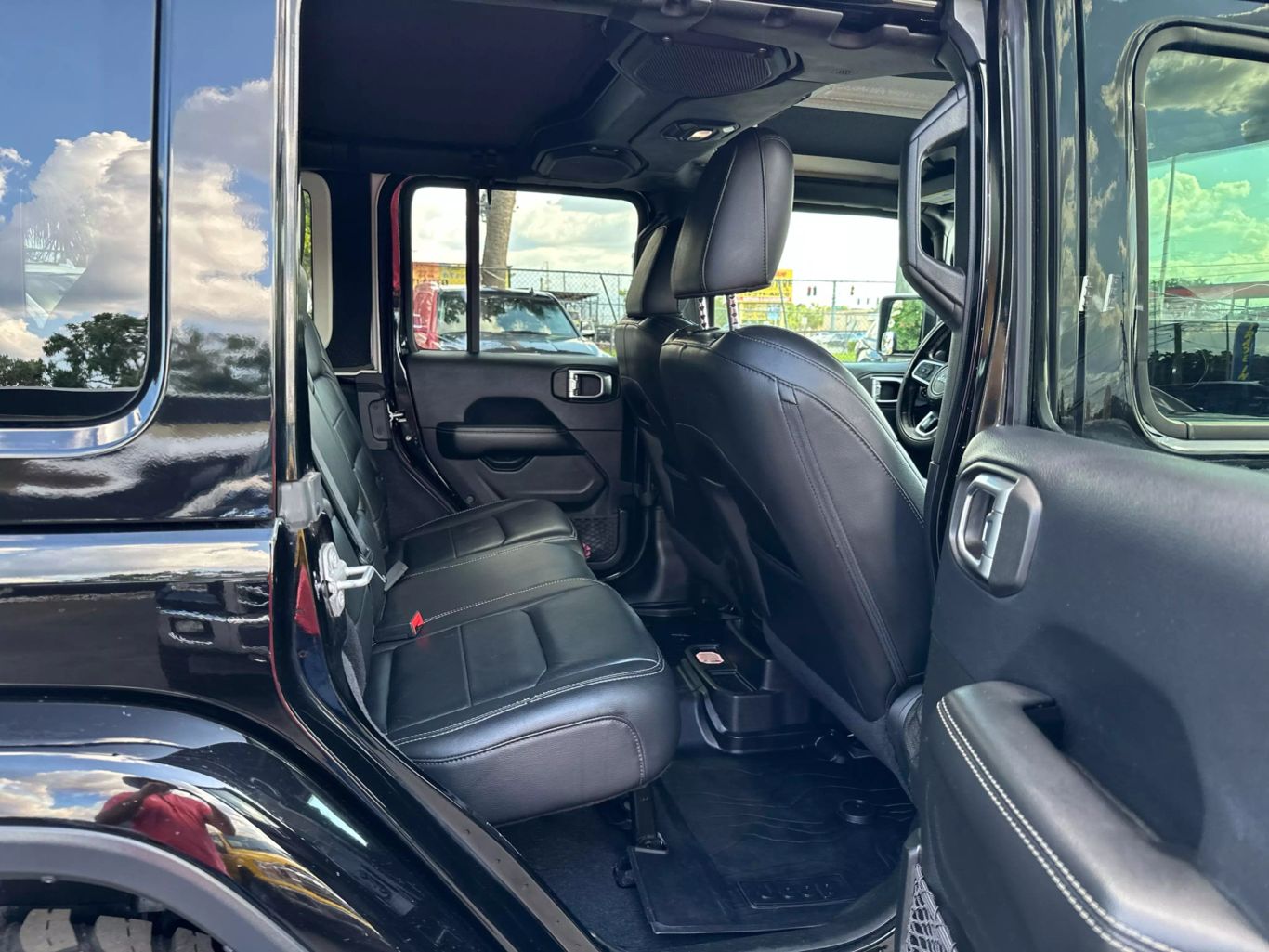 2018 JEEP WRANGLER UNLIMITED SUV 4-CYL, TURBO, 2.0 LITER ALL NEW SAHARA SPORT UTILITY 4D - Tampa Motor Cars