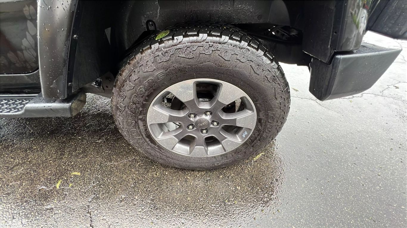 2012 Jeep Wrangler - Image 19