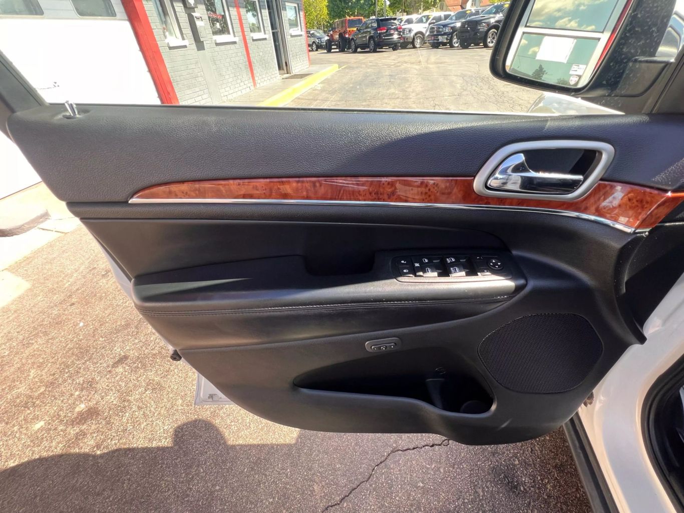 2011 Jeep Grand Cherokee - Image 15