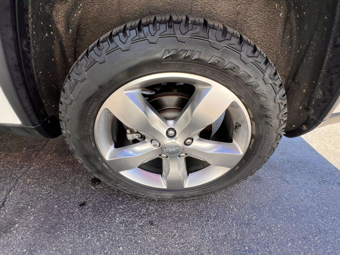 2011 Jeep Grand Cherokee - Image 20