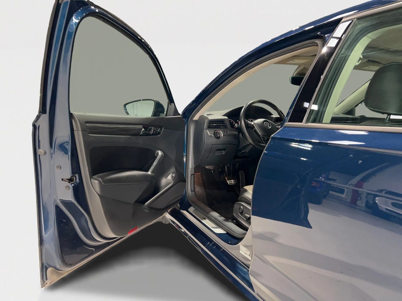 2020 VOLKSWAGEN PASSAT SEDAN 4-CYL, TURBO, 2.0 LITER R-LINE SEDAN 4D
