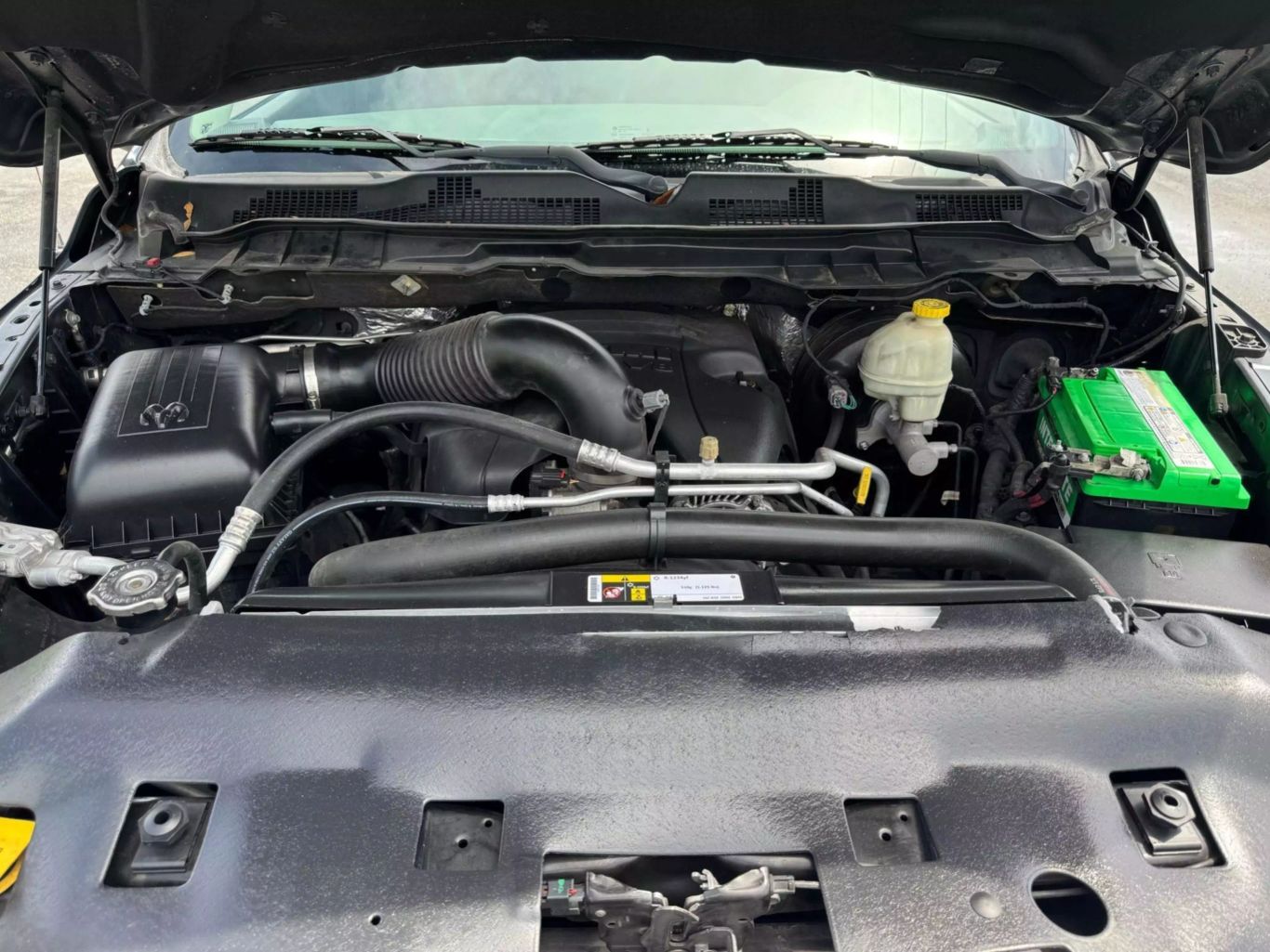 2016 RAM 1500 CREW CAB PICKUP V8, HEMI, 5.7 LITER SLT PICKUP 4D 5 1/2 FT