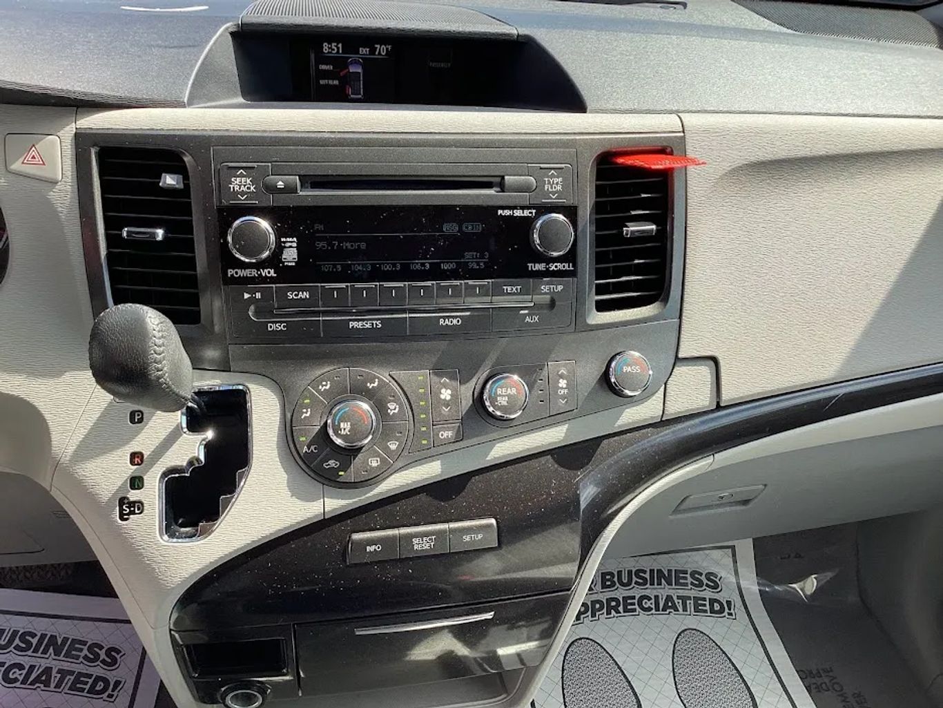 2011 Toyota Sienna - Image 17
