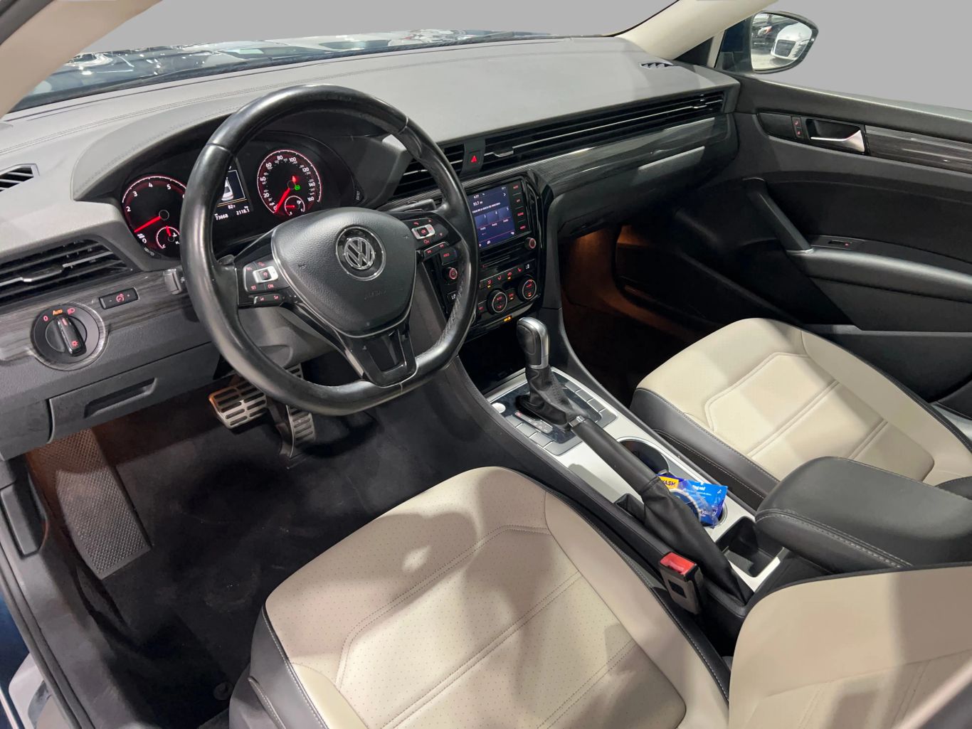 2020 VOLKSWAGEN PASSAT SEDAN 4-CYL, TURBO, 2.0 LITER R-LINE SEDAN 4D