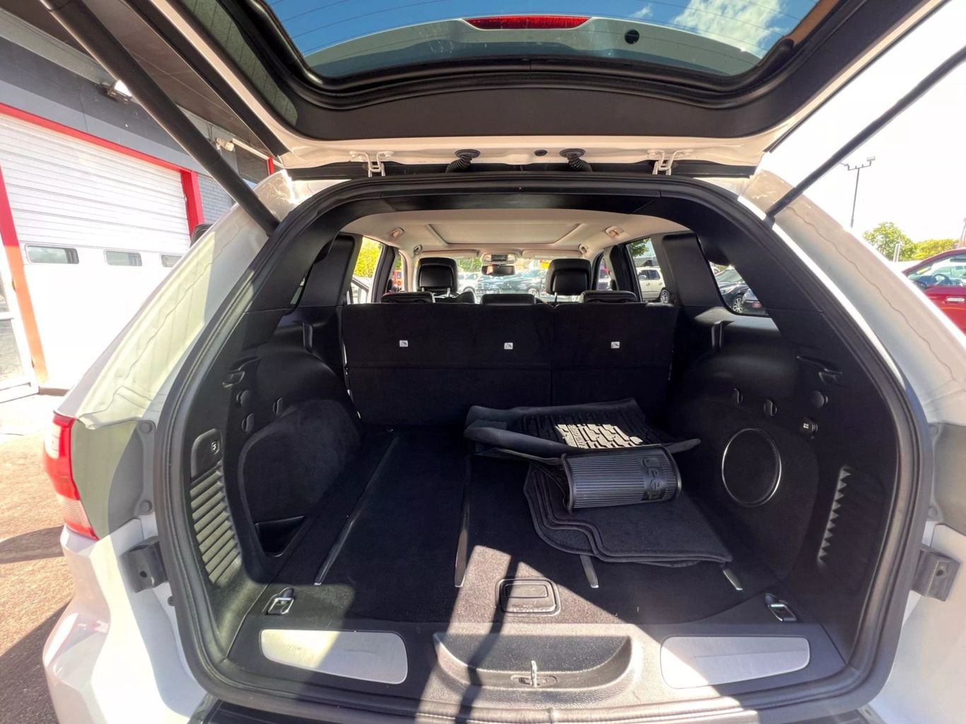 2011 Jeep Grand Cherokee - Image 13