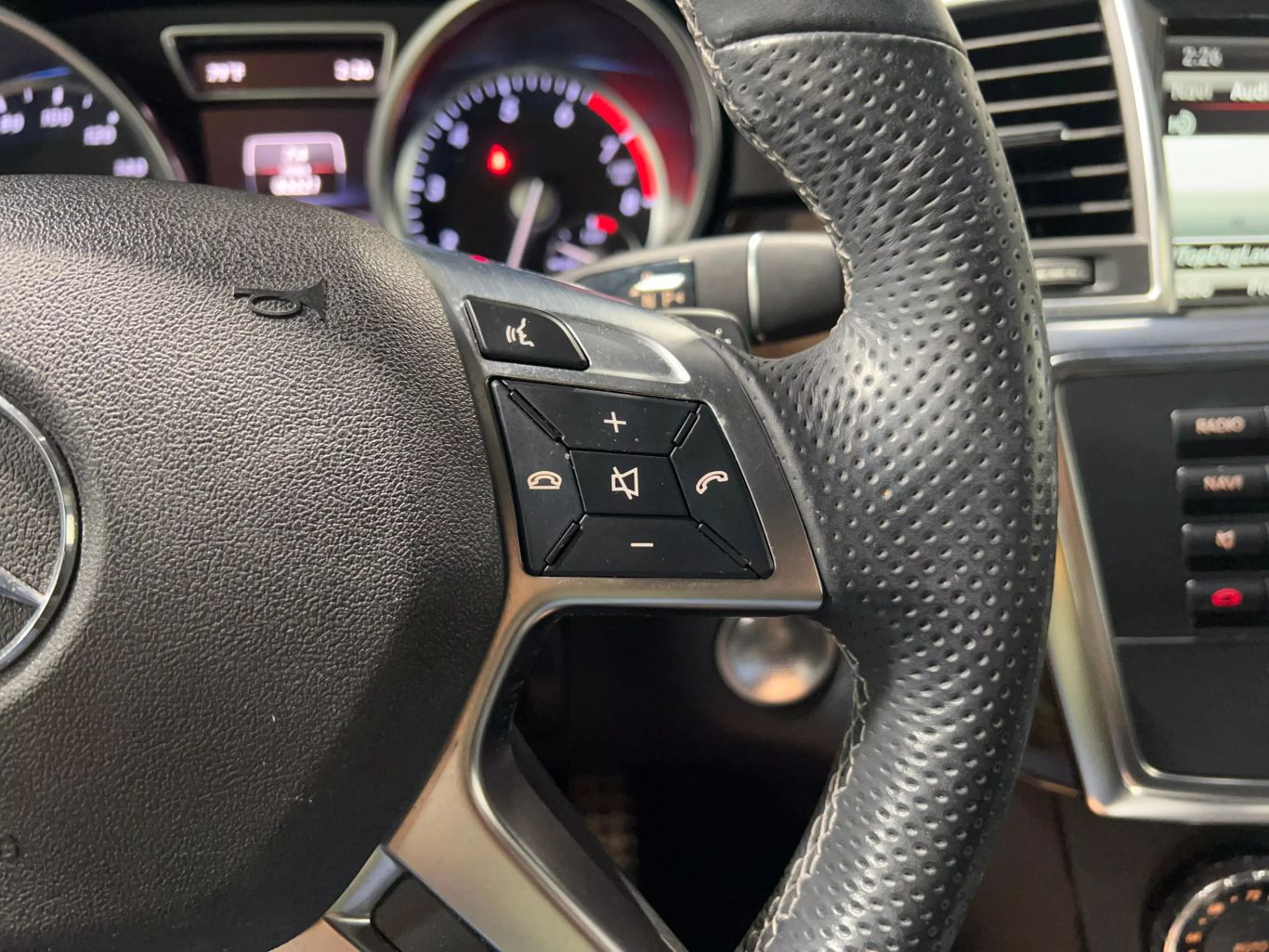 2015 MERCEDES-BENZ M-CLASS SUV V6, 3.5 LITER ML 350 SPORT UTILITY 4D