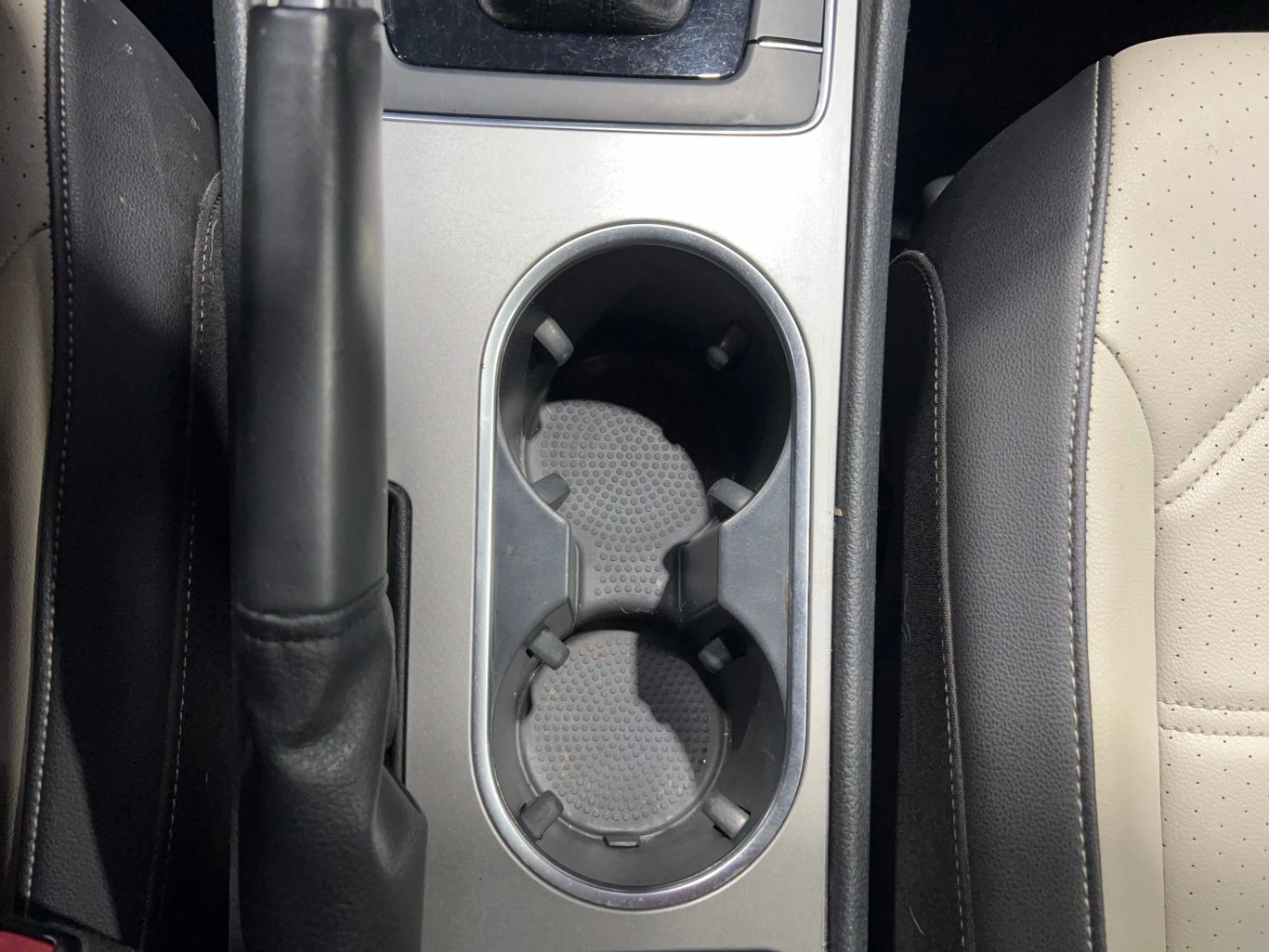 2020 VOLKSWAGEN PASSAT SEDAN 4-CYL, TURBO, 2.0 LITER R-LINE SEDAN 4D