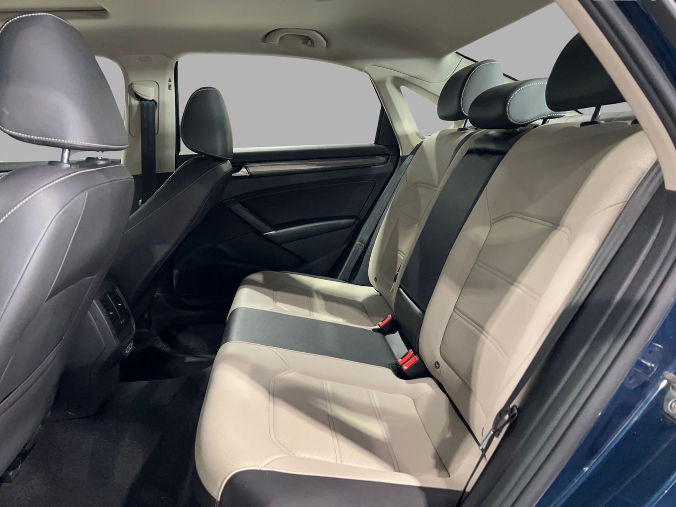 2020 VOLKSWAGEN PASSAT SEDAN 4-CYL, TURBO, 2.0 LITER R-LINE SEDAN 4D