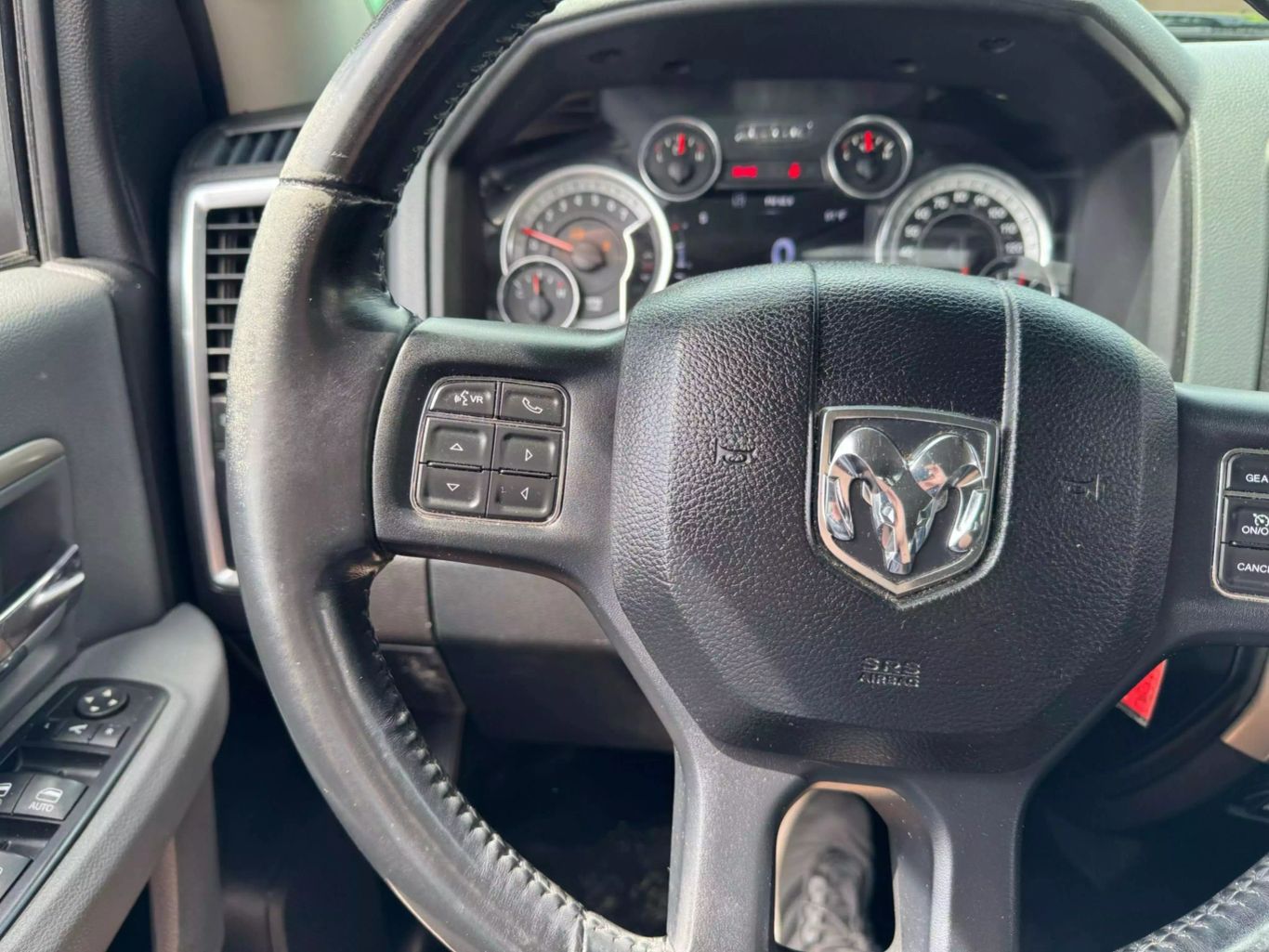 2016 RAM 1500 CREW CAB PICKUP V8, HEMI, 5.7 LITER SLT PICKUP 4D 5 1/2 FT
