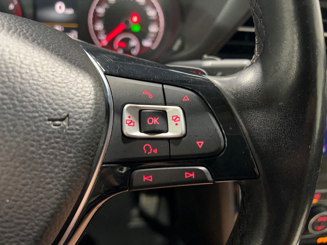 2020 VOLKSWAGEN PASSAT SEDAN 4-CYL, TURBO, 2.0 LITER R-LINE SEDAN 4D