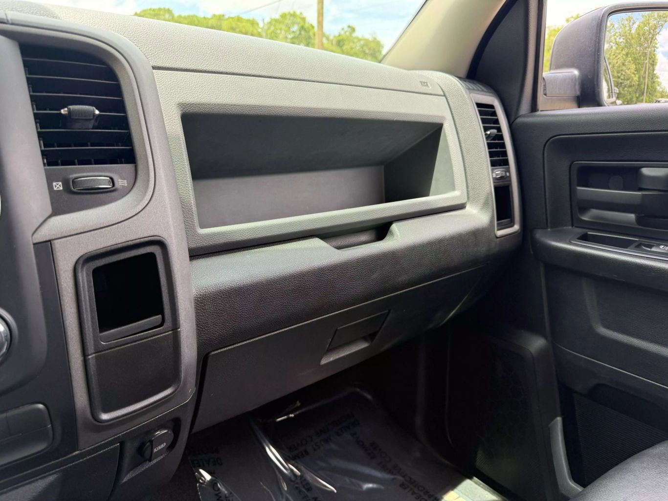 2014 RAM RAM 1500 PICKUP V8 5.7L GASOLINE QUAD CAB EXPRESS 5.7L V8