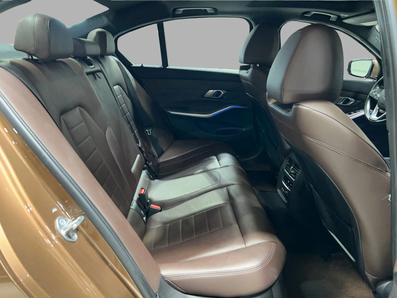 2019 BMW 3 SERIES SEDAN 4-CYL, TURBO, 2.0 LITER 330I XDRIVE SEDAN 4D