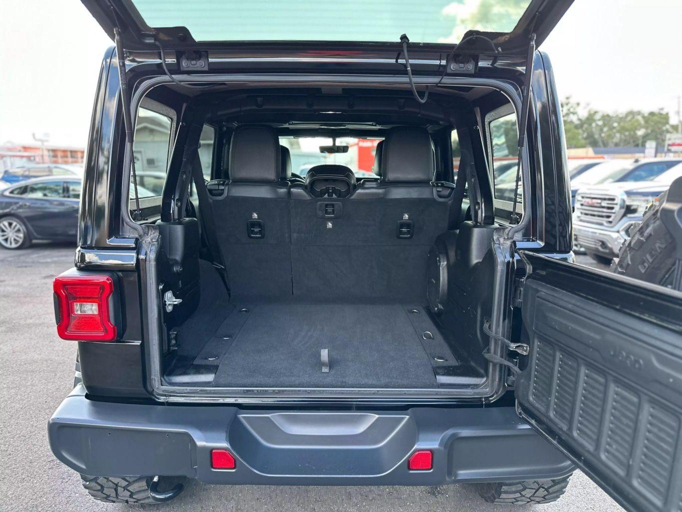 2018 JEEP WRANGLER UNLIMITED SUV 4-CYL, TURBO, 2.0 LITER ALL NEW SAHARA SPORT UTILITY 4D - Tampa Motor Cars
