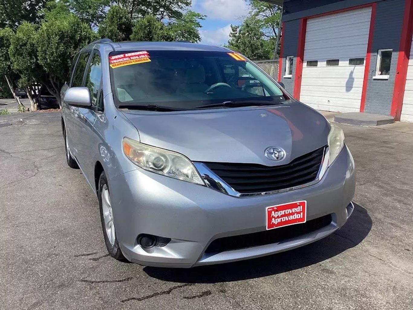 2011 Toyota Sienna - Image 3