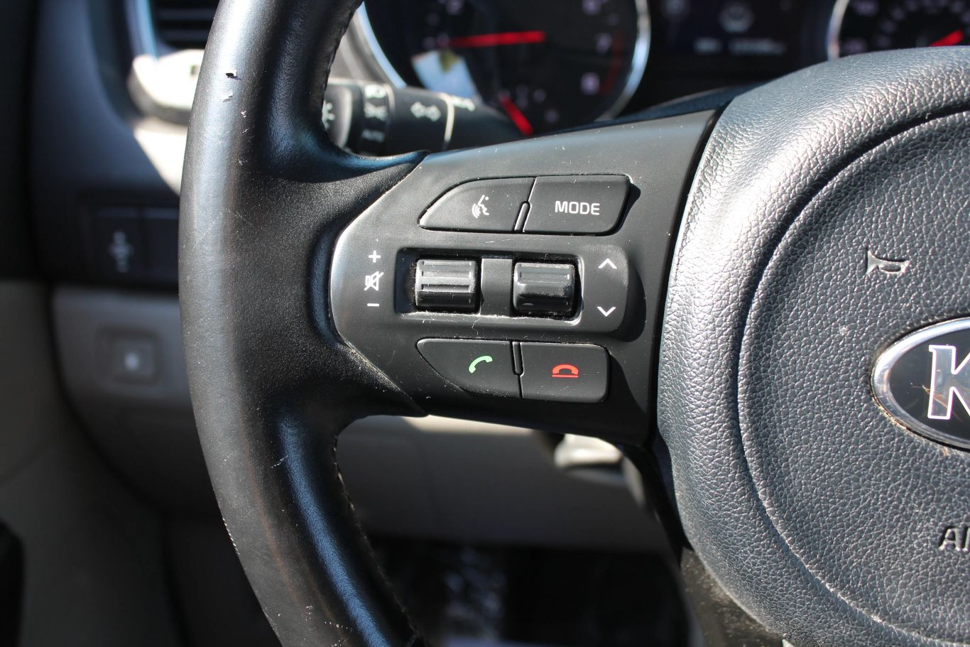 2016 Kia Sedona Lx Minivan 4d - Image 26
