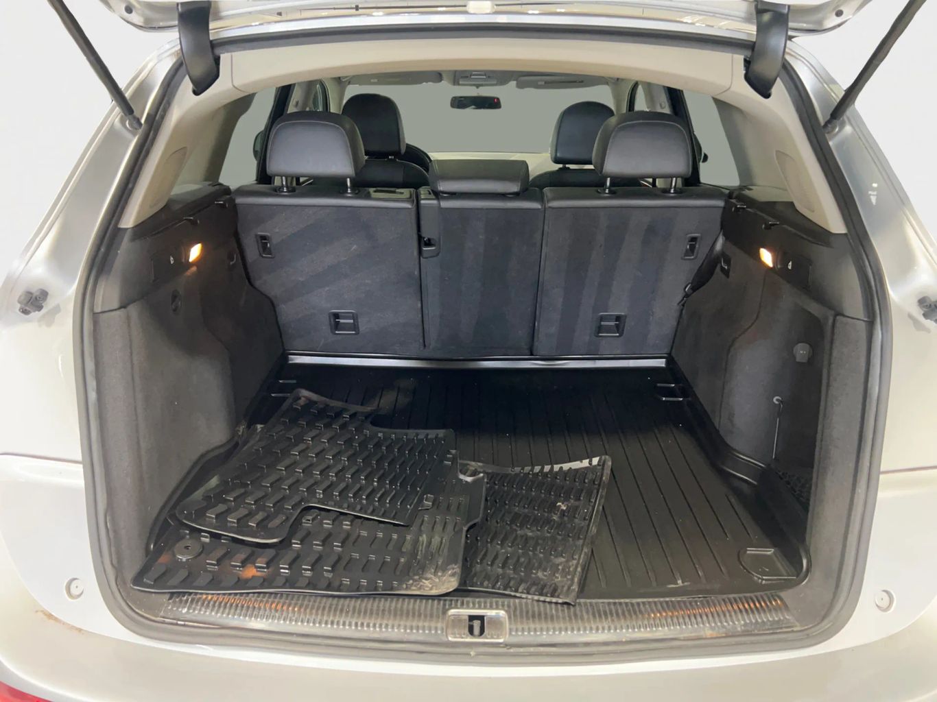 2011 AUDI Q5 SUV V6, 3.2 LITER 3.2 QUATTRO PREMIUM PLUS SPORT UTILITY 4D