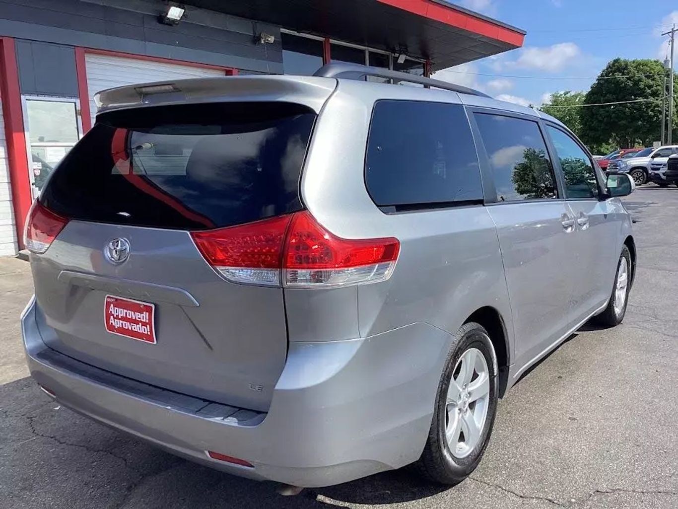 2011 Toyota Sienna - Image 10