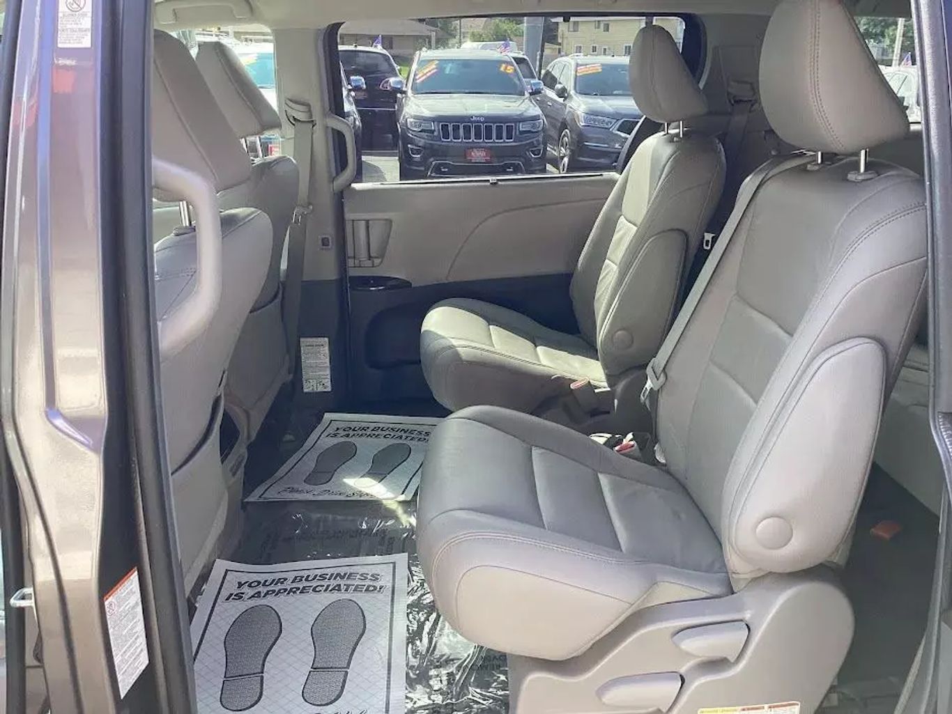 2015 Toyota Sienna - Image 12