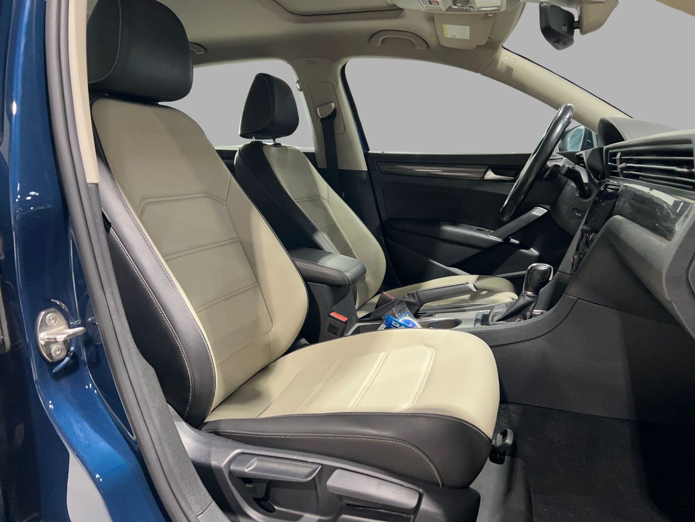 2020 VOLKSWAGEN PASSAT SEDAN 4-CYL, TURBO, 2.0 LITER R-LINE SEDAN 4D